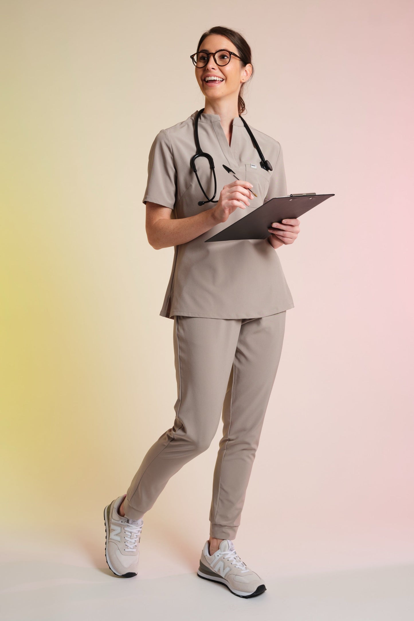 Medizinkleidung Active Kasack "Jackie" – Beige für Pflege und Klinik Damen