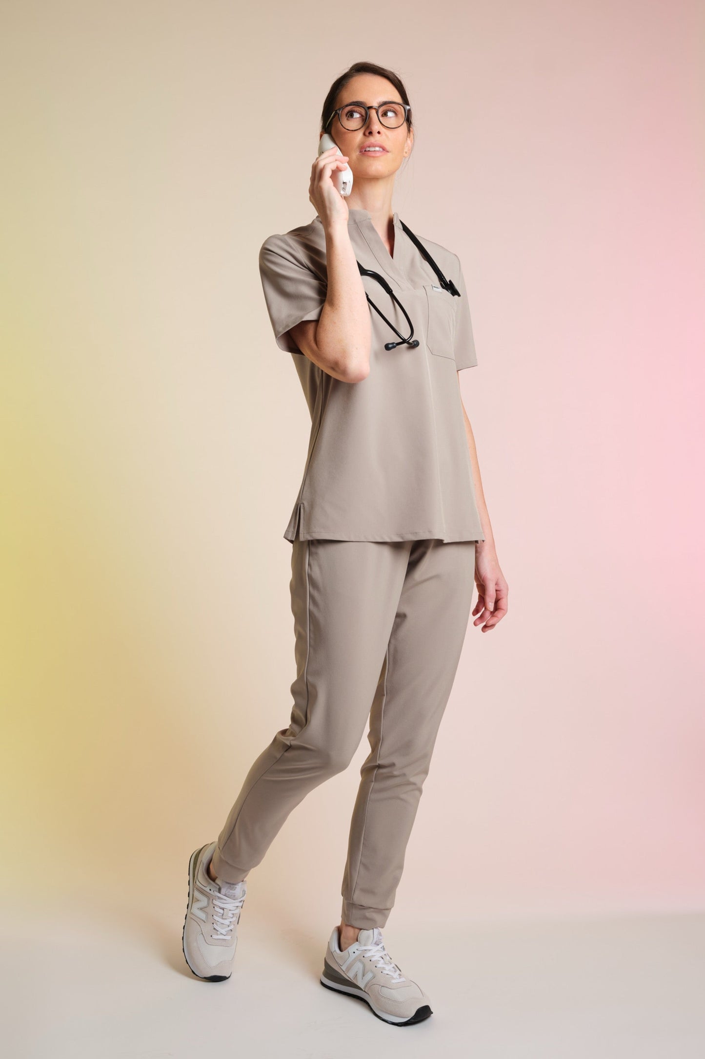 Medizinkleidung Active Hose "Tessa" – Beige für Pflege und Klinik Damen