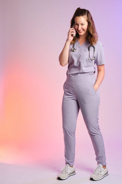 Medizinkleidung Active Scrub Kasack "Serena" – Violett für Pflege und Klinik Damen