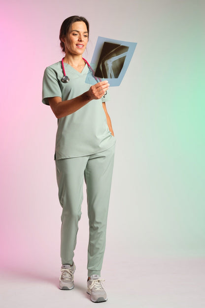 Medizinkleidung Active Scrub Kasack "Serena" – Grün für Pflege und Klinik Damen