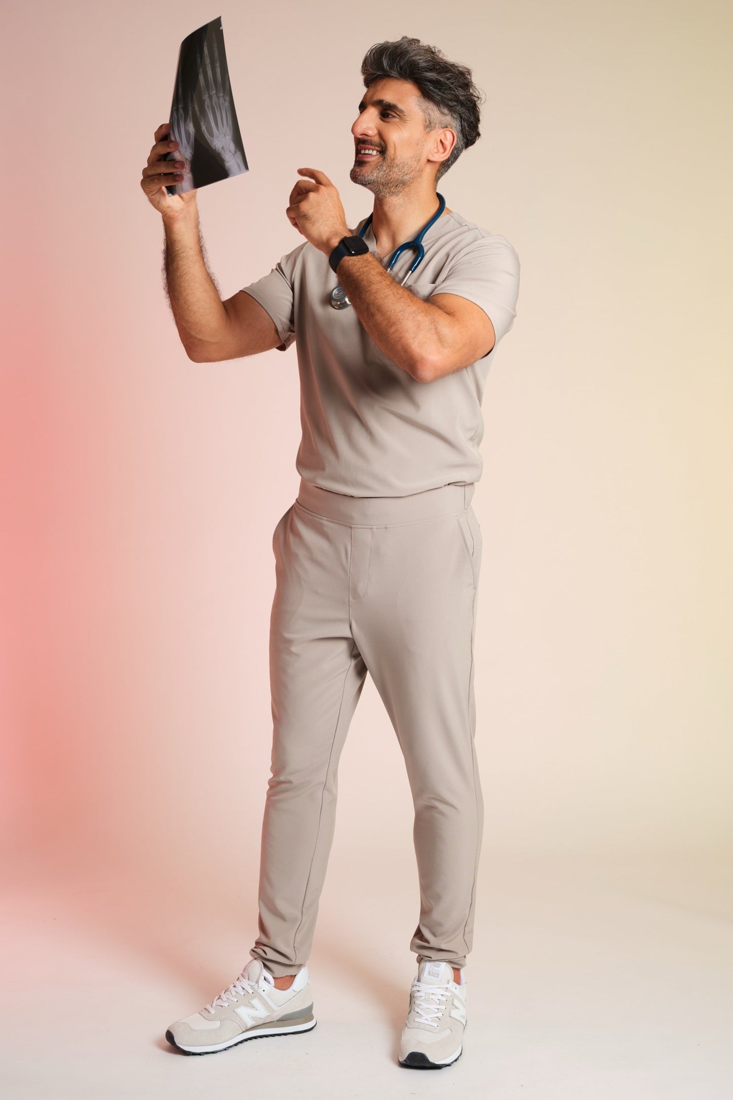 Medizinkleidung Active Kasack "Pete" – Beige für Pflege und Klinik