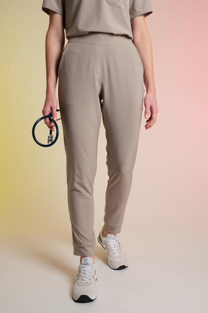 Medizinkleidung Active Hose "Tessa" – Beige für Pflege und Klinik Damen