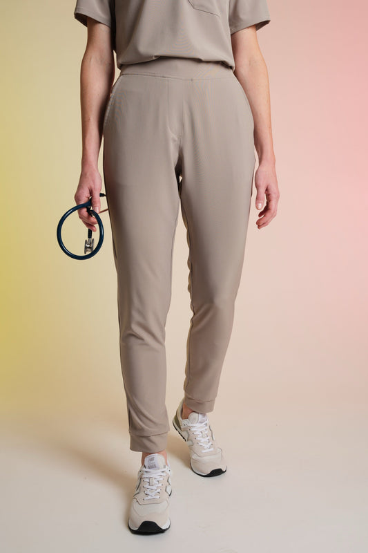 Medizinkleidung Active Hose "Tessa" – Beige für Pflege und Klinik Damen