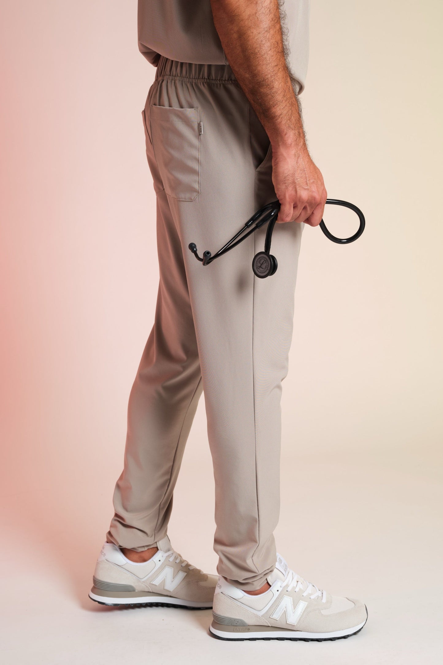 Medizinkleidung Active Hose "Louis" – Beige für Pflege und Klinik Herren
