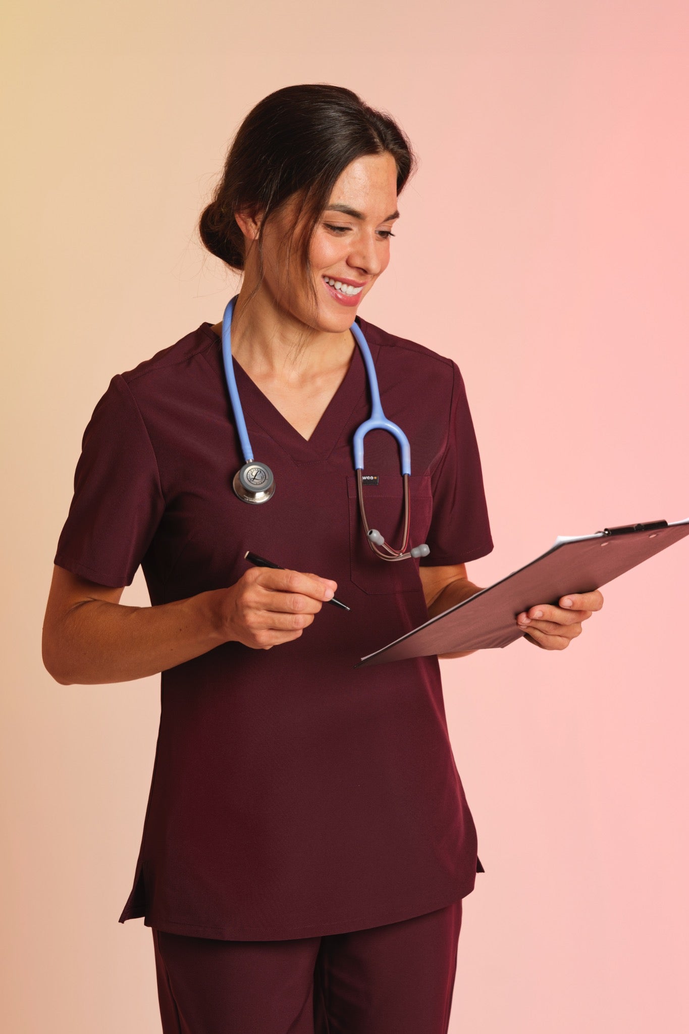 Medizinkleidung Active Kasack "Serena" – Bordeaux für Pflege und Klinik Damen