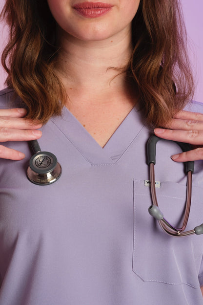 Medizinkleidung Active Scrub Kasack "Serena" – Violett für Pflege und Klinik Damen