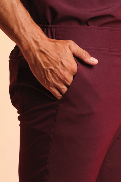 Medizinkleidung Active Hose "Louis" – Bordeaux für Pflege und Klinik Herren