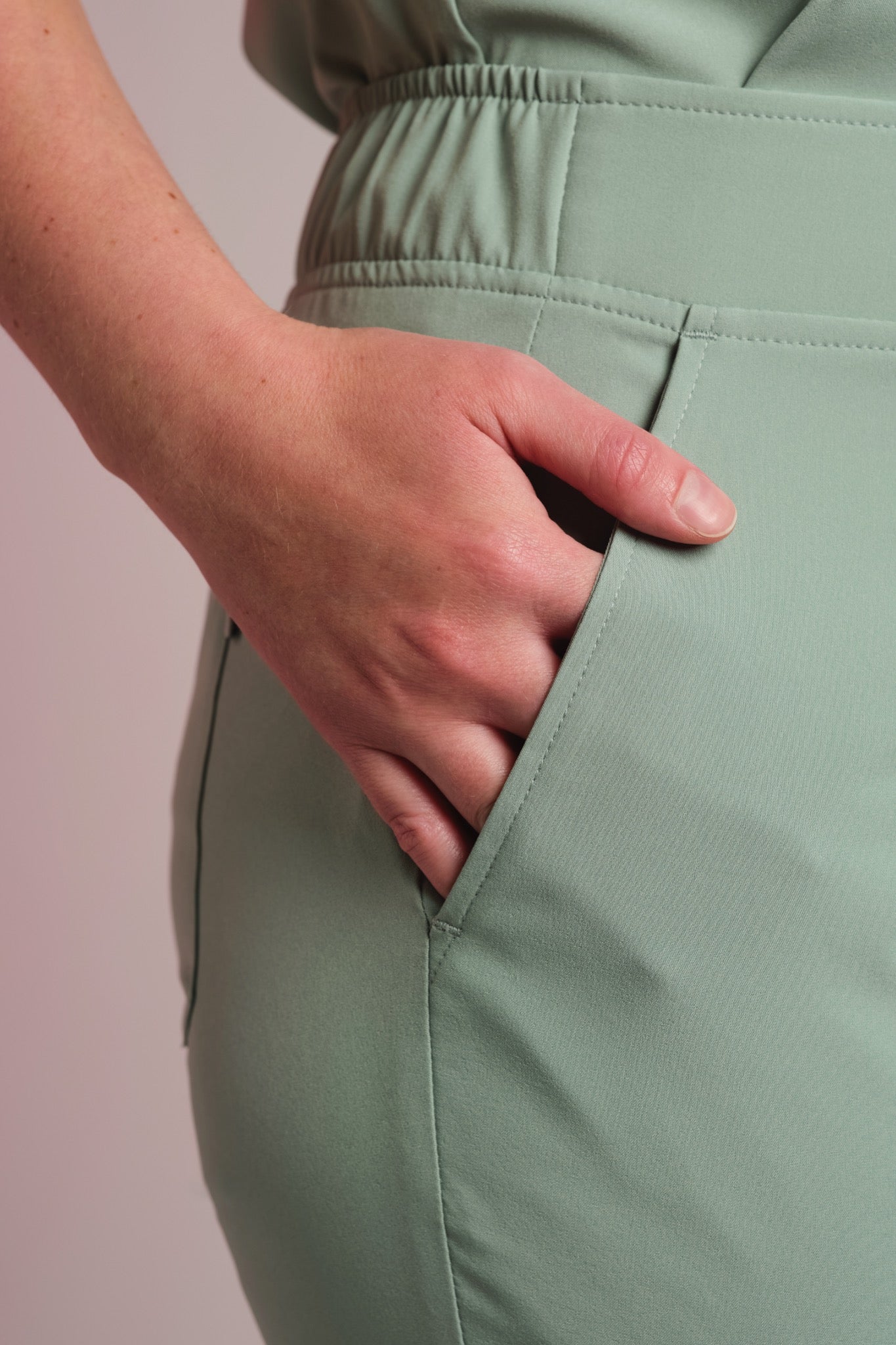 Medizinkleidung Active Hose "Tessa" – Grün für Pflege und Klinik Damen