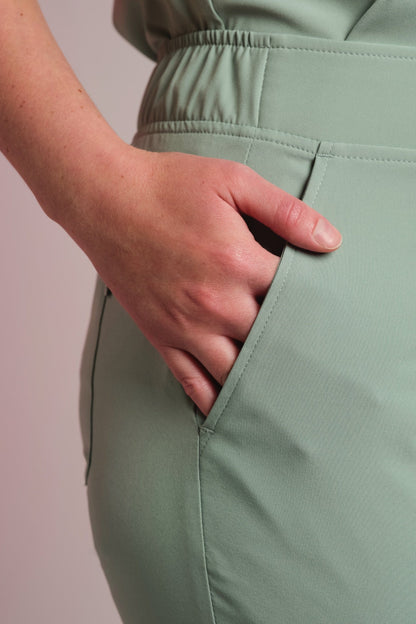 Medizinkleidung Active Hose "Tessa" – Grün für Pflege und Klinik Damen