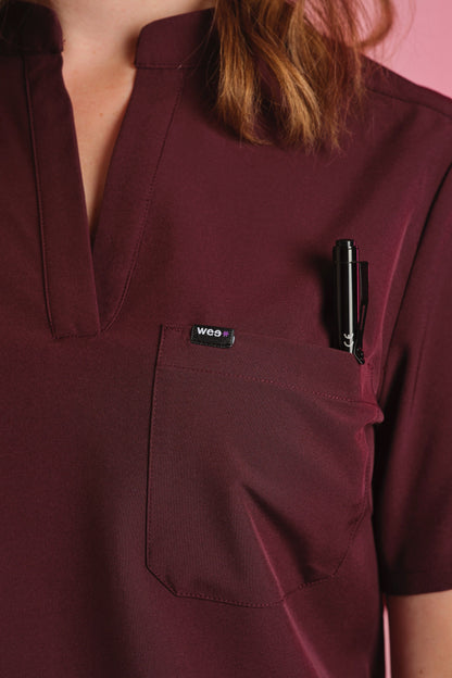 Medizinkleidung Active Kasack "Jackie" – Bordeaux für Pflege und Klinik Damen