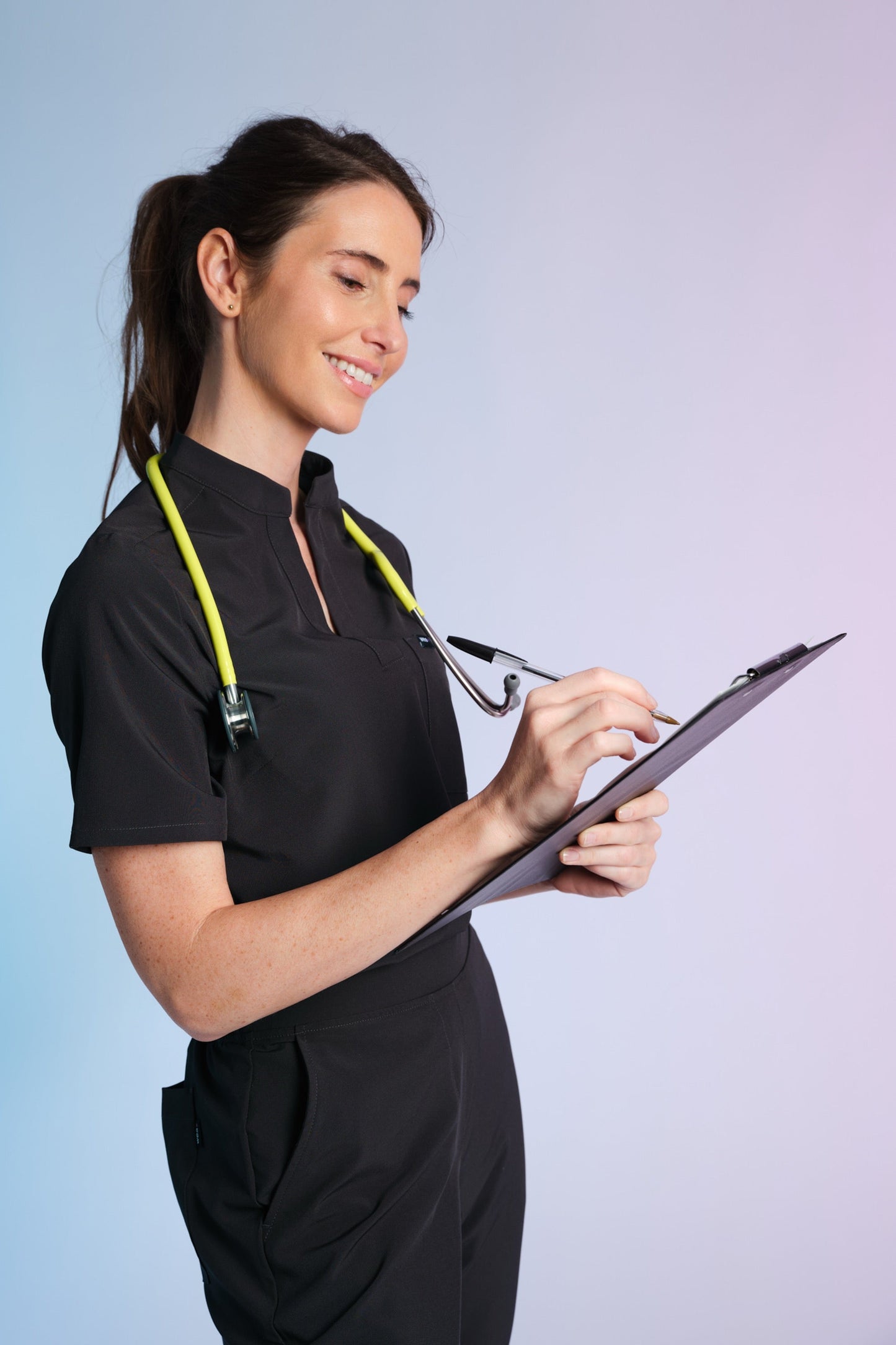 Medizinkleidung Active Kasack "Jackie" – Schwarz für Pflege und Klinik