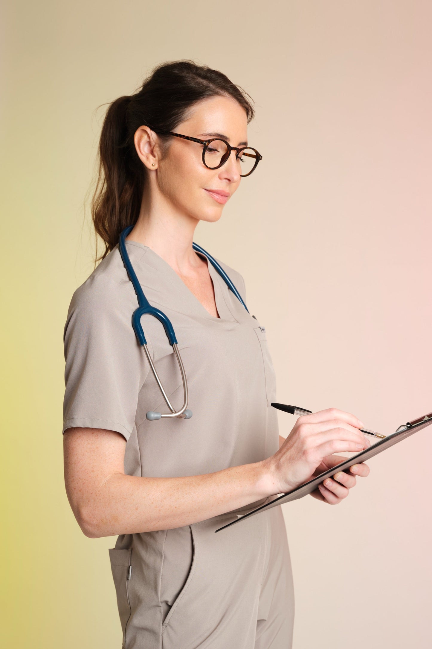 Medizinkleidung Active Kasack "Serena" – Beige für Pflege und Klinik Damen