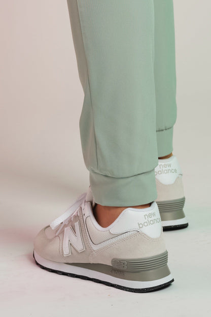 Medizinkleidung Active Hose "Tessa" – Grün für Pflege und Klinik Damen