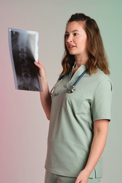 Medizinkleidung Active Kasack "Jackie" – Grün für Pflege und Klinik Damen