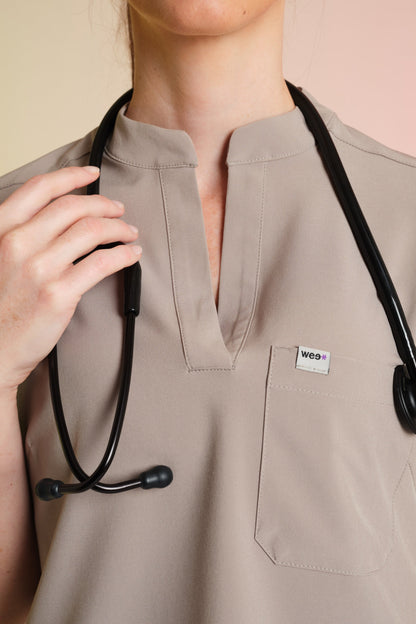 Medizinkleidung Active Kasack "Jackie" – Beige für Pflege und Klinik Damen