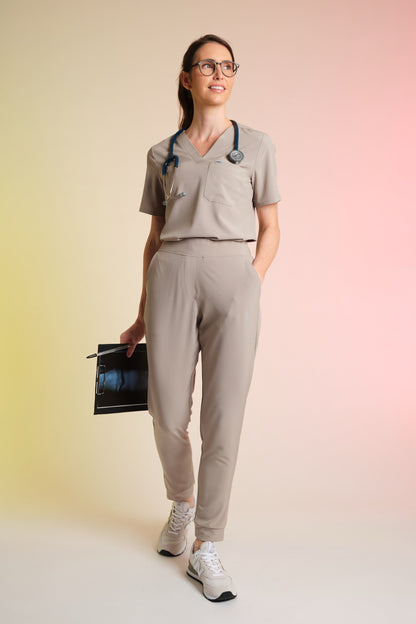 Medizinkleidung Active Hose "Tessa" – Beige für Pflege und Klinik Damen