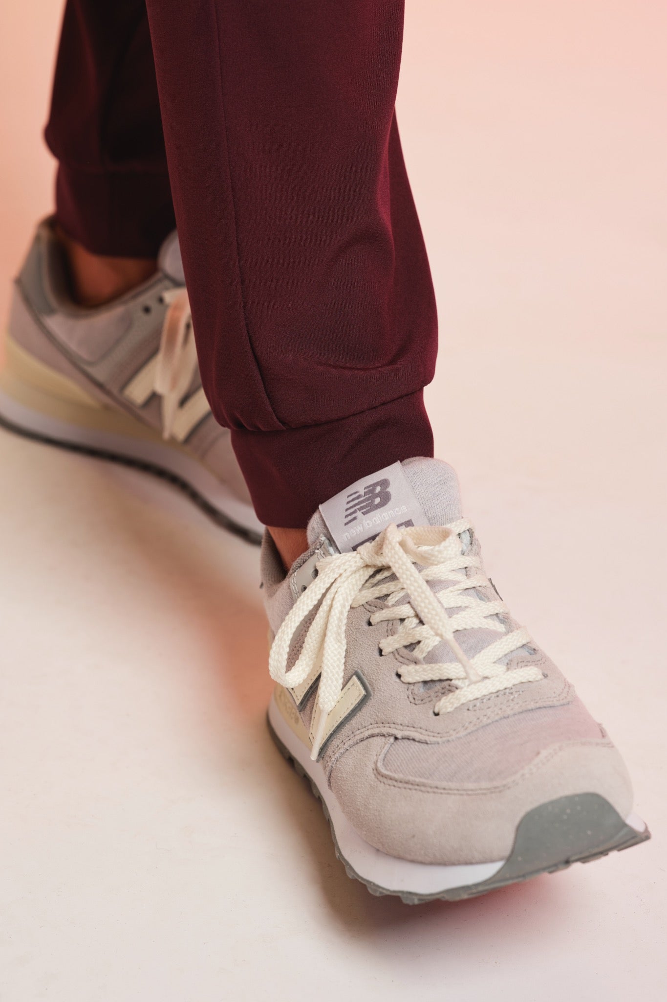 Medizinkleidung Active Hose "Tessa" – Bordeaux für Pflege und Klinik Damen