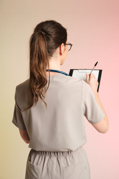 Medizinkleidung Active Kasack "Serena" – Beige für Pflege und Klinik Damen