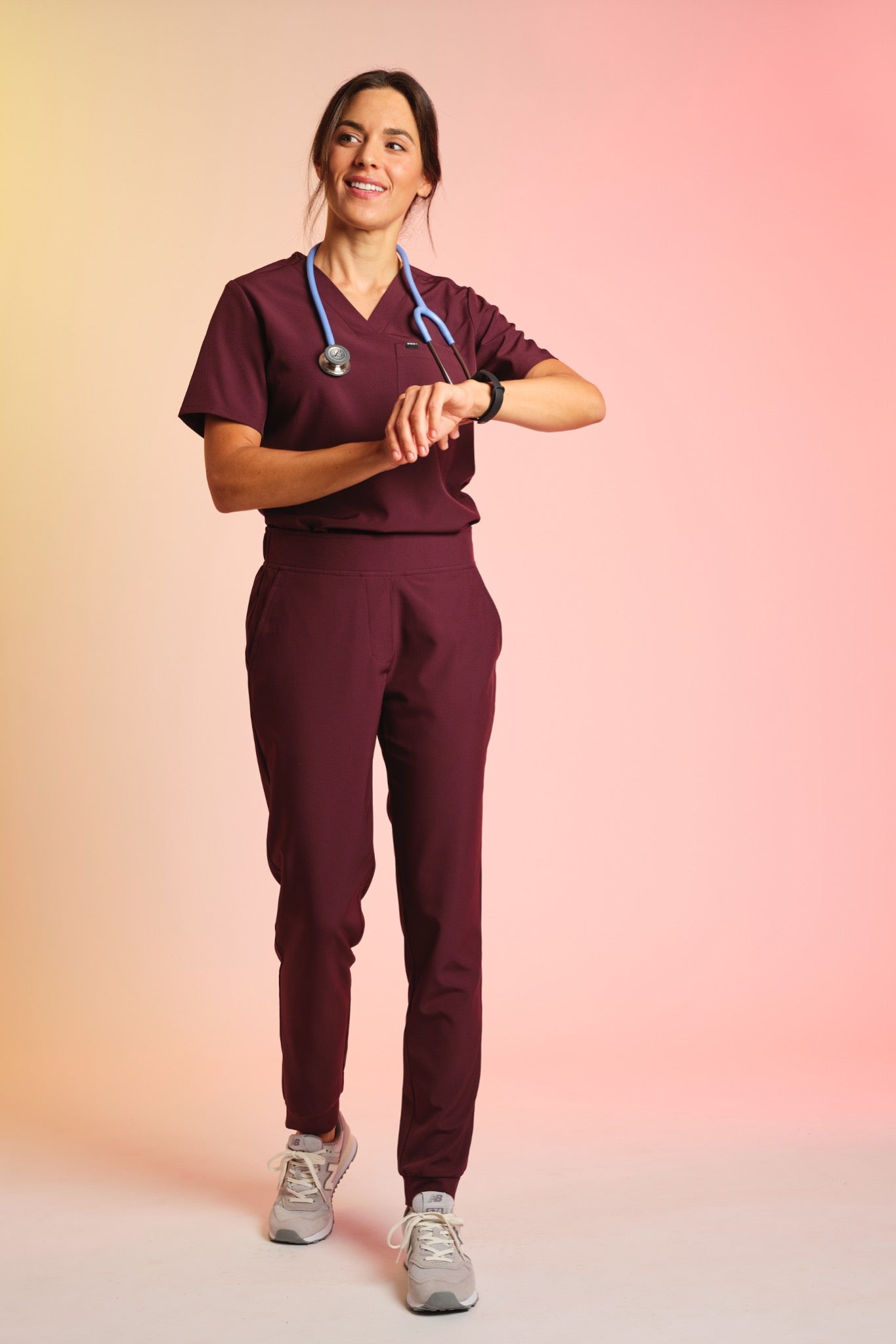 Medizinkleidung Active Hose "Tessa" – Bordeaux für Pflege und Klinik Damen