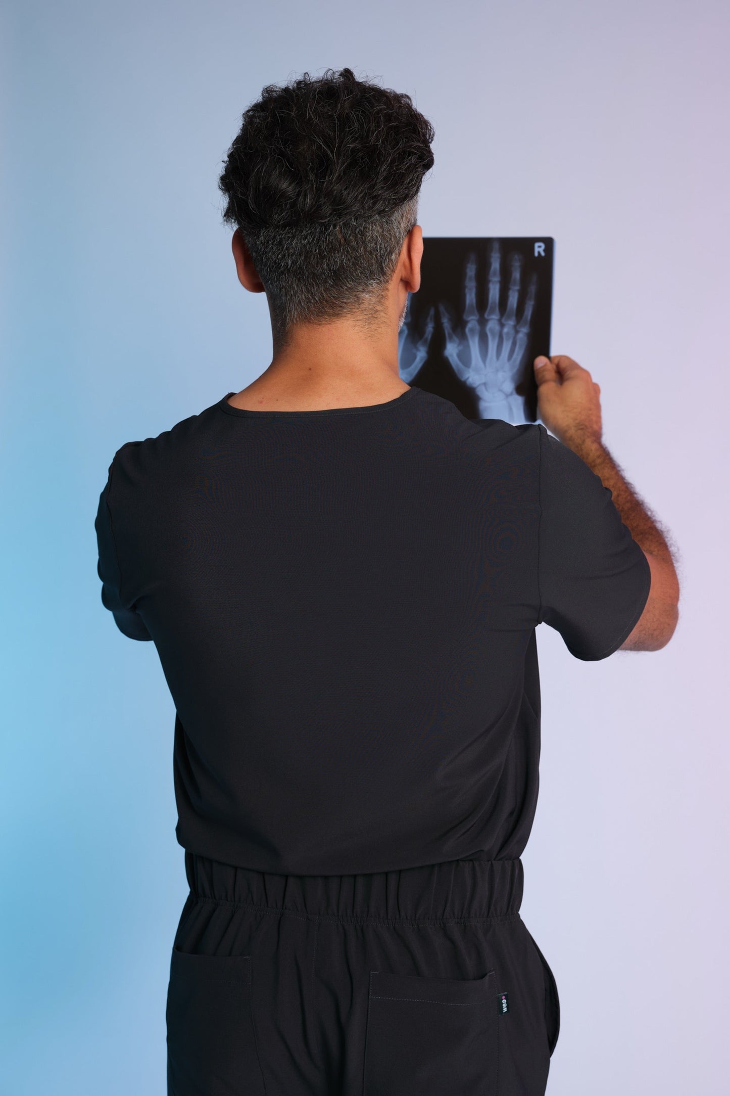 Medizinkleidung Active Scrub Kasack "Pete" – Schwarz für Pflege und Klinik Herren