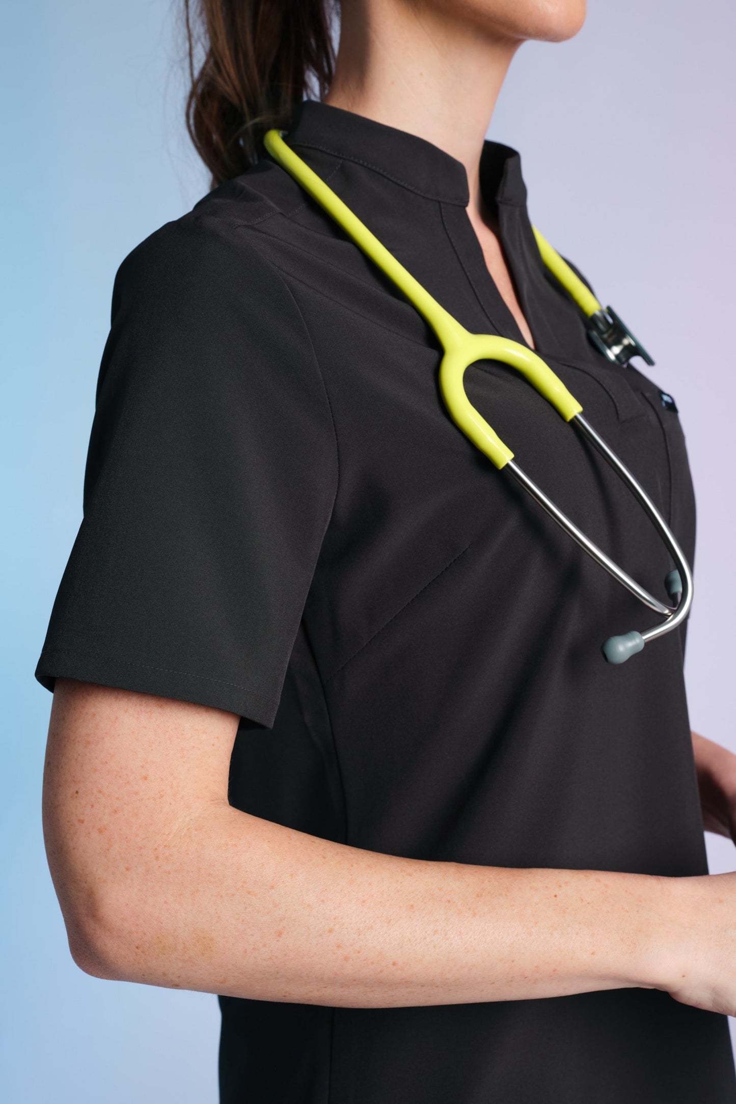 Medizinkleidung Active Kasack "Jackie" – Schwarz für Pflege und Klinik