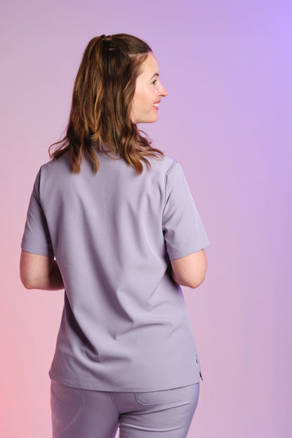 Medizinkleidung Active Scrub Kasack "Serena" – Violett für Pflege und Klinik Damen