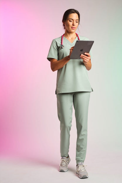 Medizinkleidung Active Hose "Tessa" – Grün für Pflege und Klinik Damen