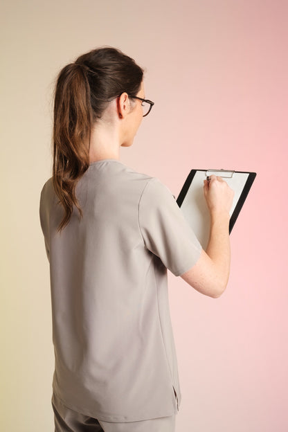 Medizinkleidung Active Kasack "Serena" – Beige für Pflege und Klinik Damen